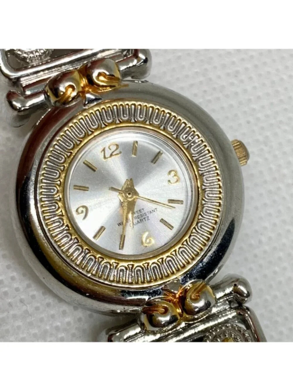 Women’s vintage watch quartz analog silver gold tone 25mm round running